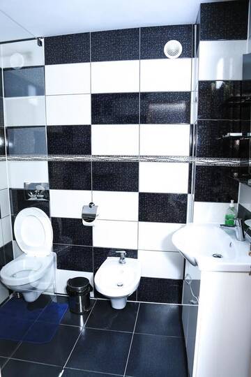 Фото номера Четырехместный номер Гостевой дом CASA CHIVA г. Оршова 2